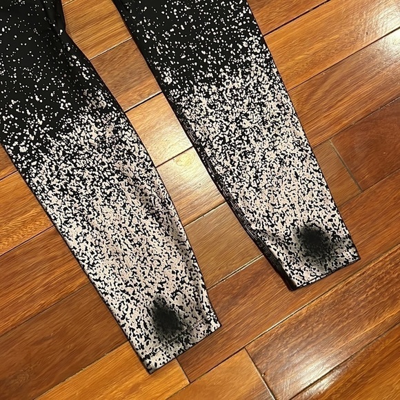 🌸 Beyond Yoga Splatter Pants Large Black USA Made - Picture 9 of 10